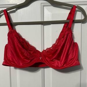 Victoria’s Secret unlined bra. 36DD, red. Never worn no tags.